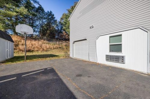 35 Julie Rd, Plainville, CT 06062-1173