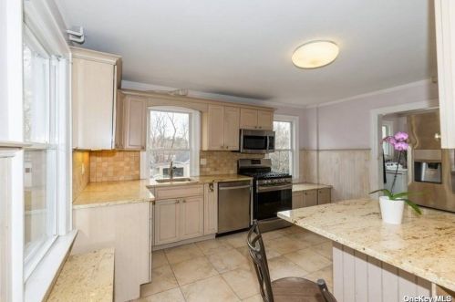 18 Hillside Ave, Muttontown NY  11545-1916 exterior