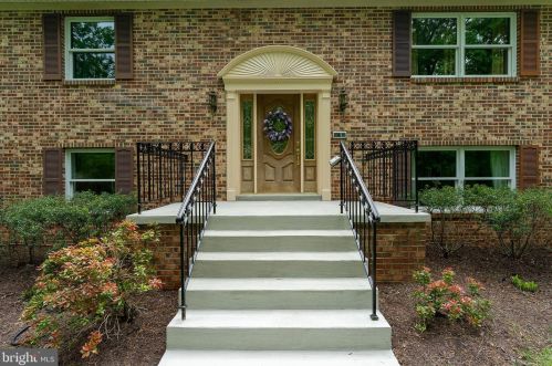 10085 Fox Hound Dr, Nokesville VA  20181-1431 exterior