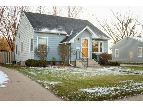 819 2nd St, Faribault, MN 55021-5817