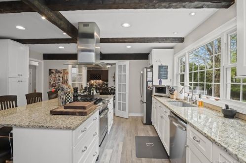 128 Garwood Rd, Bridgeport CT  06611-2220 exterior