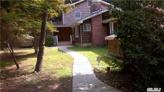 26 Briarcliff Rd, Shoreham, NY 11786-1427