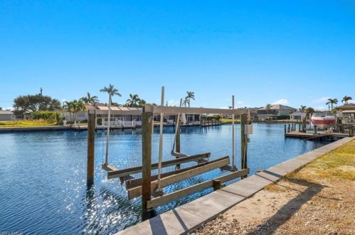 5 Fairview Blvd, Fort Myers Beach, FL 33931-4513