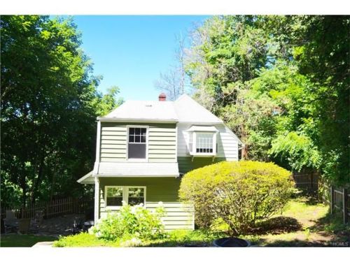 18 Hawkes Ave, Crotonville, NY 10562-2503