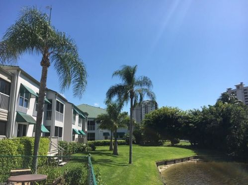 515 Club Side Dr, Naples, FL 34110-6016