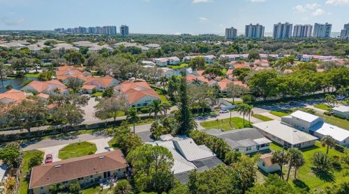 657 91 Ave, Naples FL 34108-2424 exterior