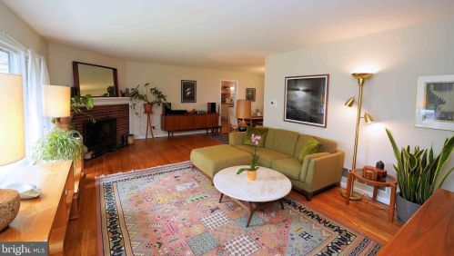 56 Roxboro Rd, Lawrence Township NJ  08648-3925 exterior