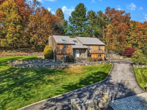 18 Fairmont Rd, Mahopac, NY 10541-3632