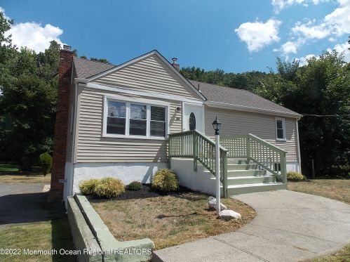 38 Weaverville Rd, East Freehold, NJ 07728-8193