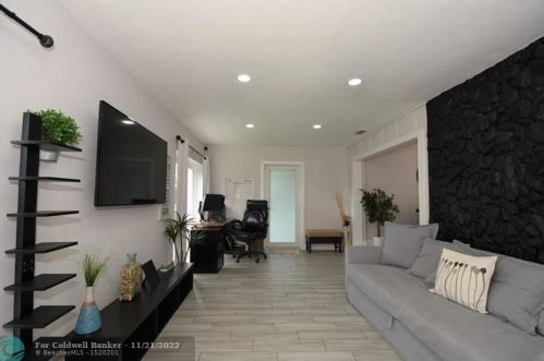 8421 17 Ct, Hollywood FL 33028 exterior