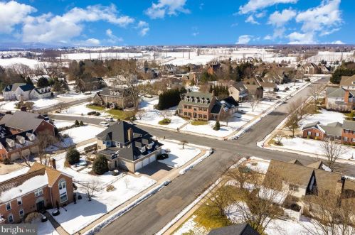 329 Mdw Dr, Navy Sup Dpt PA 17055-5187 exterior