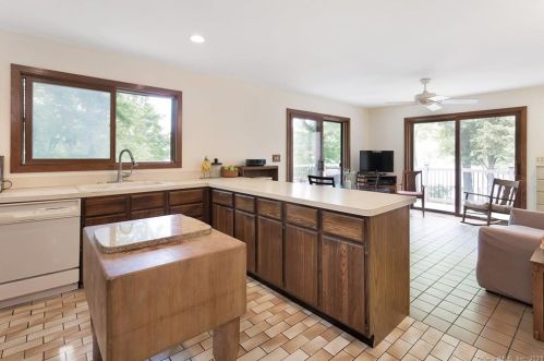 27 Bridge Rd, Upper Stepney CT  06468-2928 exterior