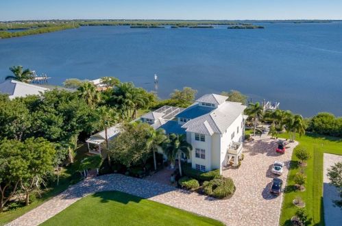 4821 Galt Island Ave, Saint James City, FL 33956-2384