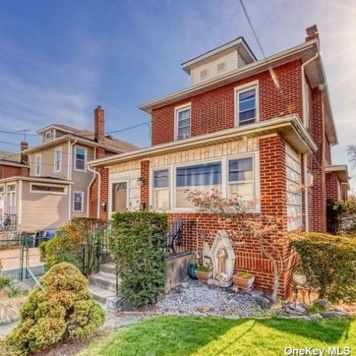 14 Lawrence Pkwy, Meadowmere Park, NY 11559-1138