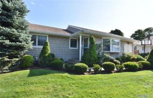 2146 Saddle Path, Seaford, NY 11783-2443