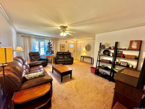 45 Eisenhower Dr, Middletown NY  10940-4543 exterior