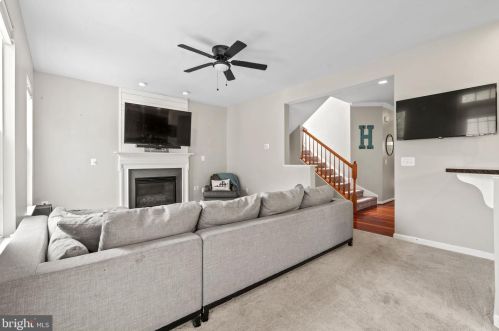 43 Stocks St, Lovettsville VA  20180-8643 exterior