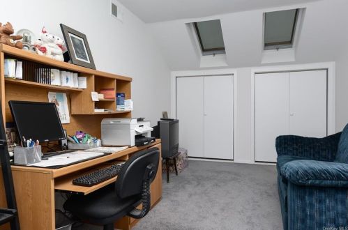 5 Hudson Watch Dr, Crotonville NY  10562-2439 exterior