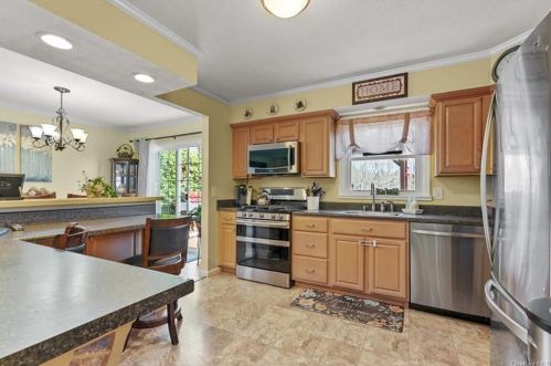 24 Somerset Dr, Washingtonville NY  10992-1372 exterior