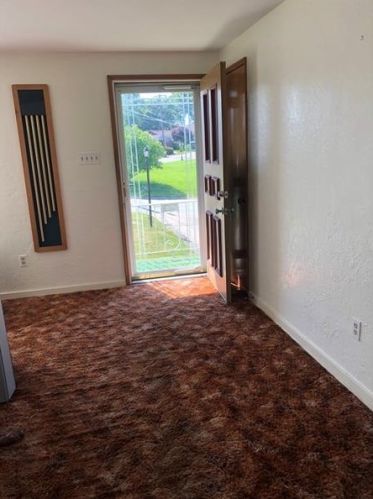 453 Ganlet Dr, Pittsburgh, PA 15227-4405