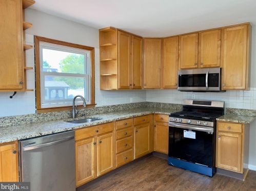 15 Whitman Ave, Stratford NJ  08084-1005 exterior