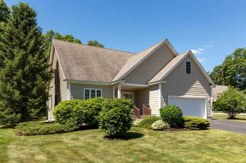 49 Vineyard Dr, Stratham, NH 03885-6529