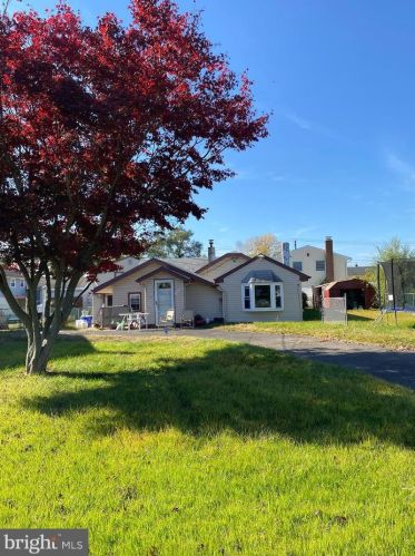 120 Dobbs Ave, Gloucester, NJ 08031-2108