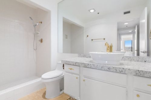 280 Cagney Ln, Newport Beach CA  92663-2661 exterior