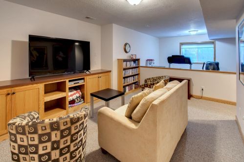 2410 Brogan Dr, Waterford MN  55057-3270 exterior