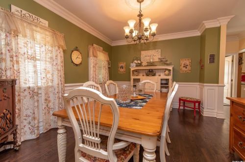 182 Miller Place Rd, Miller Place NY  11764-2804 exterior