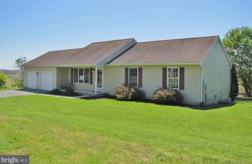 4570 List Rd, Red Lion, PA 17356-8161