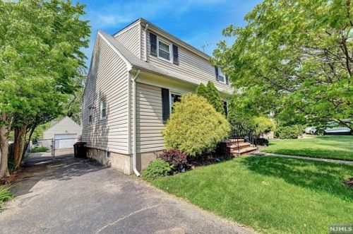 46 Delaware Ave, Dumont NJ  07628-2408 exterior