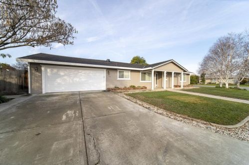 1040 Homestead Ave, Hollister, CA 95023-4566