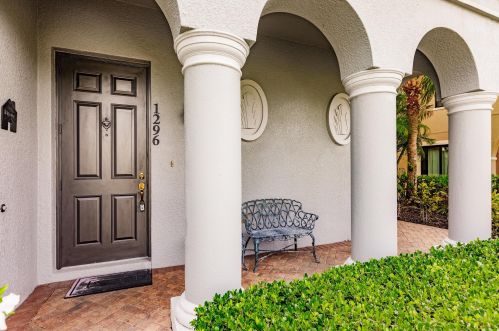 1296 Kendari Ter, Naples, FL 34113-8483