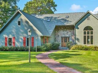 8511 Stone Gate Pl, Minocqua, WI 54548-8102