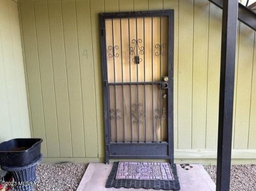 1528 Columbus Blvd, Tucson, AZ 85711-5679