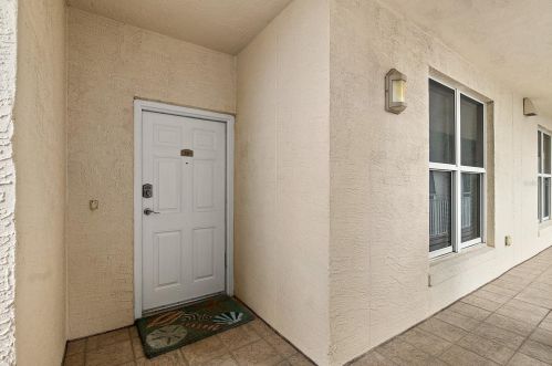 2403 Atlantic Ave, Daytona Beach FL  32118-5423 exterior