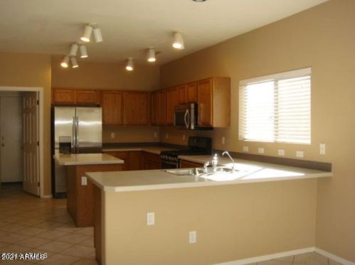 1042 Wildhorse Dr, Chandler, AZ 85286-6398