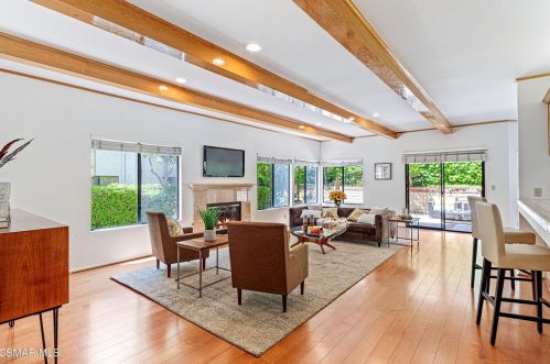 5805 Rainbow Hill Rd, Calabasas CA  91301-4636 exterior