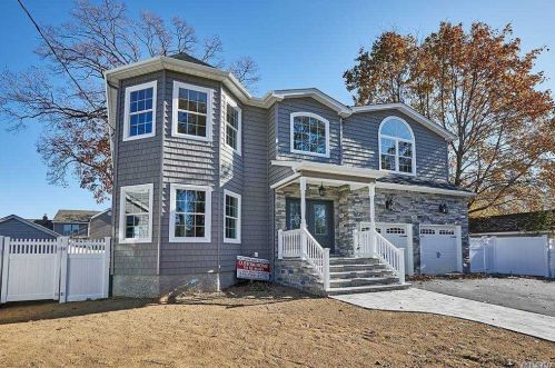 2461 Devon St, Hempstead, NY 11554-3920