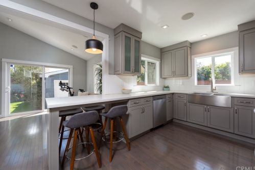 324 Grand Ave, Long Beach CA  90814-2738 exterior