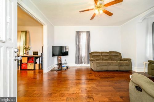 18 Barber Ave, West Deptford NJ  08096-2414 exterior