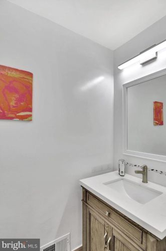 100 York Dr, Princeton NJ  08540-7946 exterior