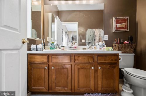 332 Lisa Way, Riverton NJ  08077-1548 exterior