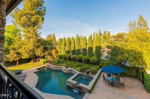 840 Fairway Dr, Bakersfield CA 93309-2416 exterior