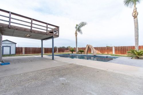 1812 Golf Rd, Turlock CA  95380-9746 exterior