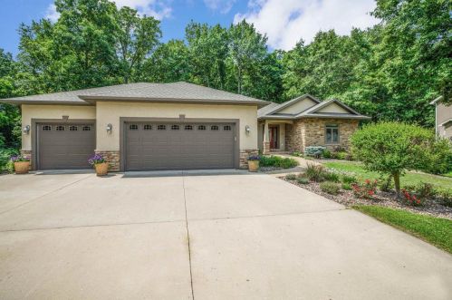 976 Lakeside Dr, Edgerton, WI 53534-8538