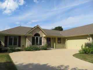 1614 Legend Cir, Waukesha, WI 53189-8099