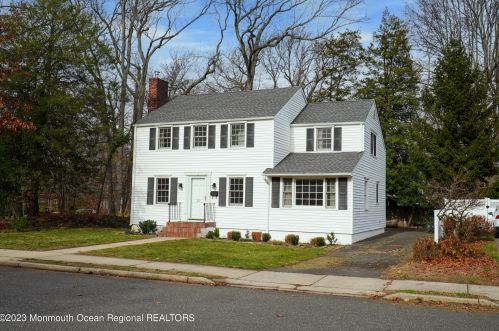 312 Lakeview Ave, Tinton Falls, NJ 07712-4718