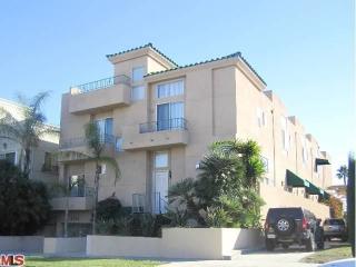 4742 Elmwood Ave, Los Angeles CA  90004-2898 exterior